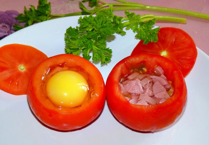 yaichnica-v-pomidore