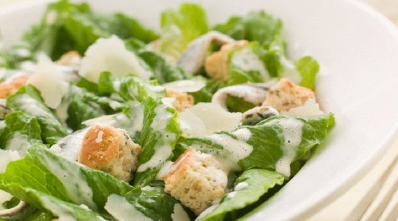 Салат Цезарь с курицей и сухариками — классический рецепт Цезаря в домашних условиях