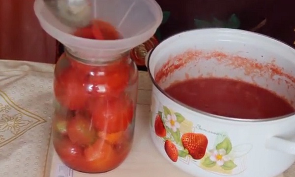 pomidory-v-sobstvennom-soku-palchiki-oblizhtsh (6)