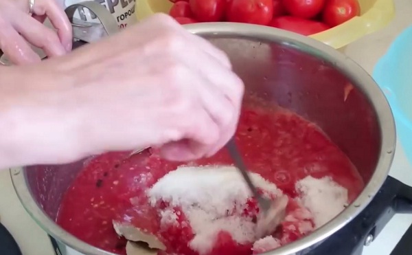 pomidory-v-sobstvennom-soku-s-tomatnoj-pastoj (5)