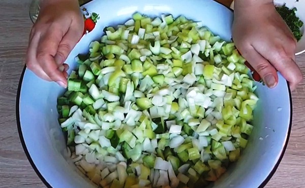 salat-iz-ogurcov-korolevskij (4)