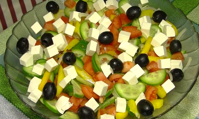 grecheskij-salat-s-fetaksoj