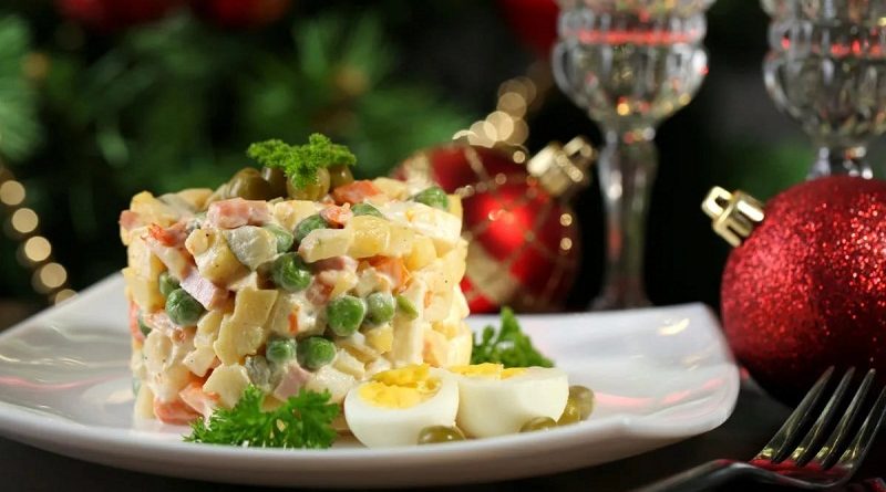 Новогодние салаты 2020 на год Крысы — новинки рецептов с подробным описанием