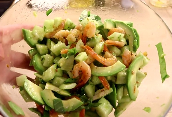 novogodnij-salat-s-avokado (2)