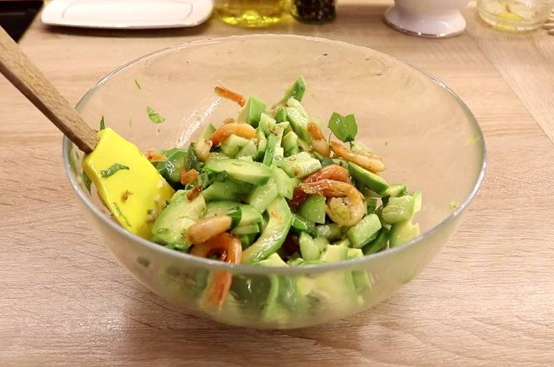 novogodnij-salat-s-avokado