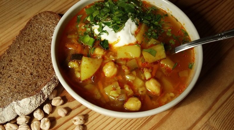 Рассольник с тушенкой: рецепты рассольника с перловкой и рисом