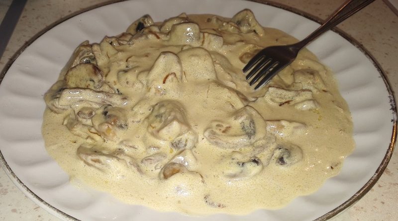 Жареные шампиньоны с луком — как приготовить шампиньоны в сметане на сковороде