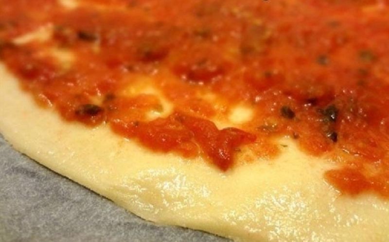 tomatnoi-pastoi-smazat-korj-pizzy