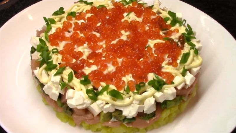 Праздничный салат на НГ с красной икрой