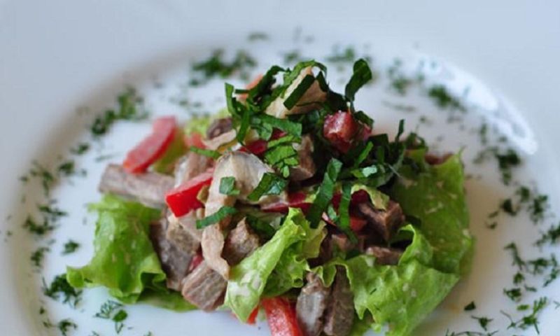 "Пикантный" салат с говядиной