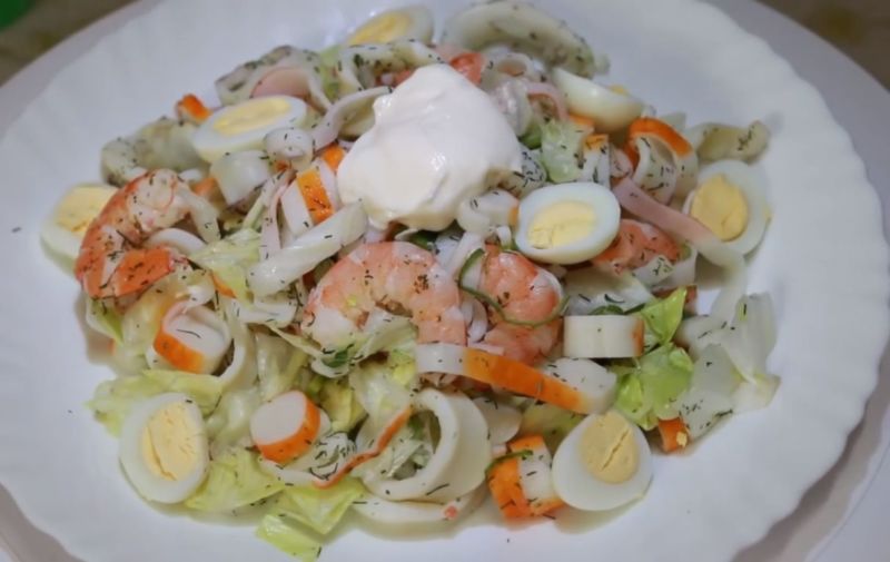 готовый салат из кальмаров с креветками