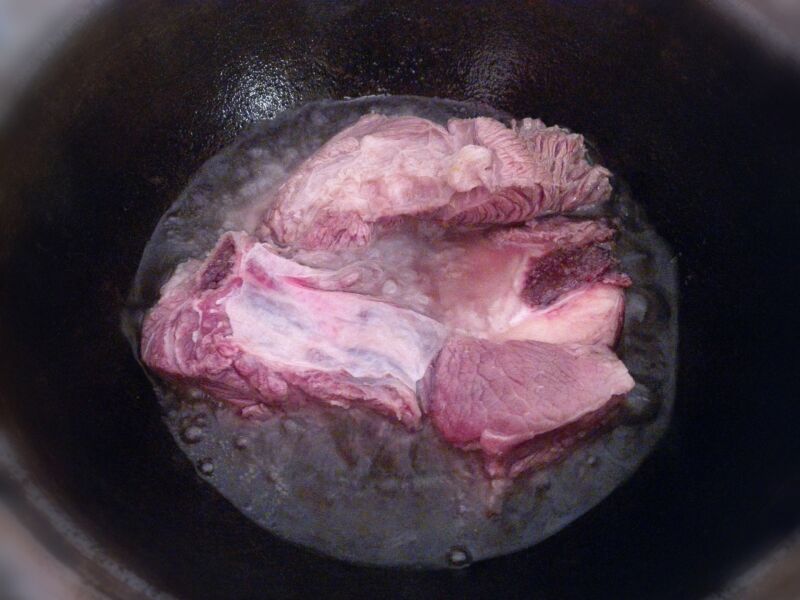обжарить мясо в казане