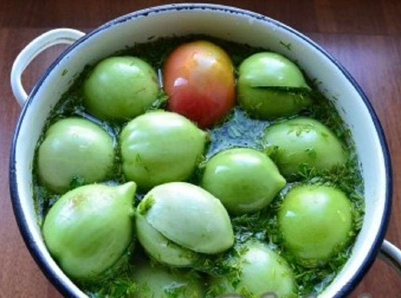 Рецепт вкусных простых зеленых помидор. Квашеные зеленые помидоры. Помидоры зеленые малосольные. Зеленые увашенные помидоры. Зелёные помидоры на зиму.