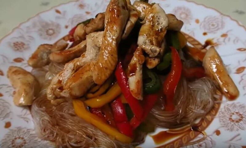 Фунчоза с курицей и овощами - диетический рецепт горячего блюда