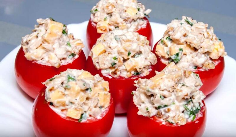 Закусочный салат из курицы на помидорах - простой рецепт вкусного салата