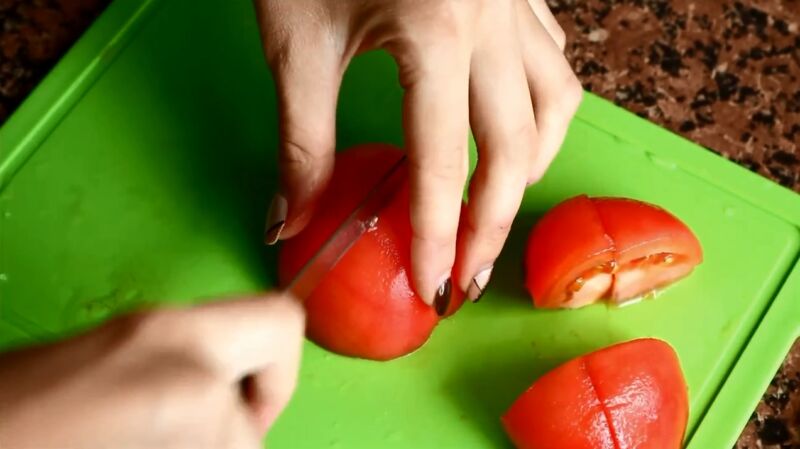 4 ikra cherez myasorubku s tomatom