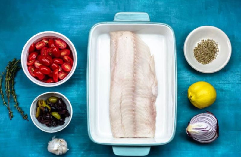 Рецепт запеченной белой рыбы по-Средиземноморски